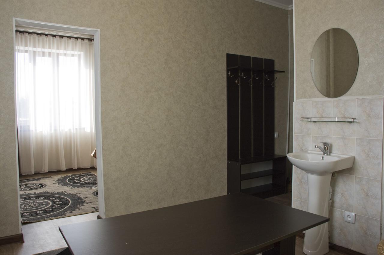 Hotel Akmaral Karakol Luaran gambar