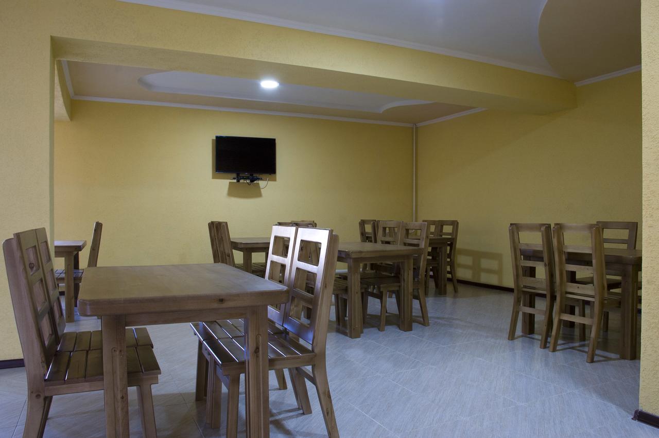 Hotel Akmaral Karakol Luaran gambar